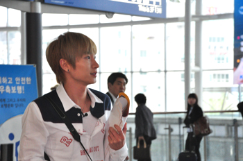 Super Junior – 'Golden Hair LeeTeuk' appearance at Seoul station causes a  commotion (22Apr) | CrazyOverWith-